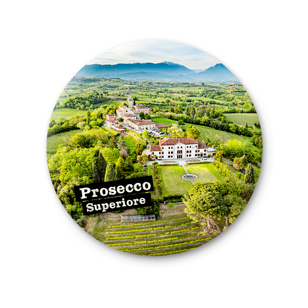 Veneto, Collalbrigo, veduta di Villa Ghetti e del paese di Collalbrigo con i vigneti del Prosecco Superiore DOCG e le Prealpi sullo sfondo