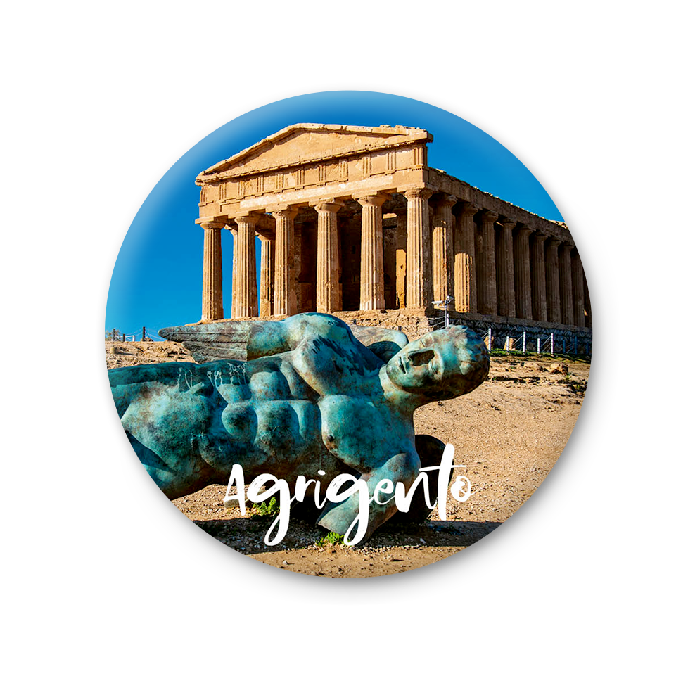 Sicilia, Agrigento, Valle dei Templi, Tempio della Concordia e scultura di Ikarus